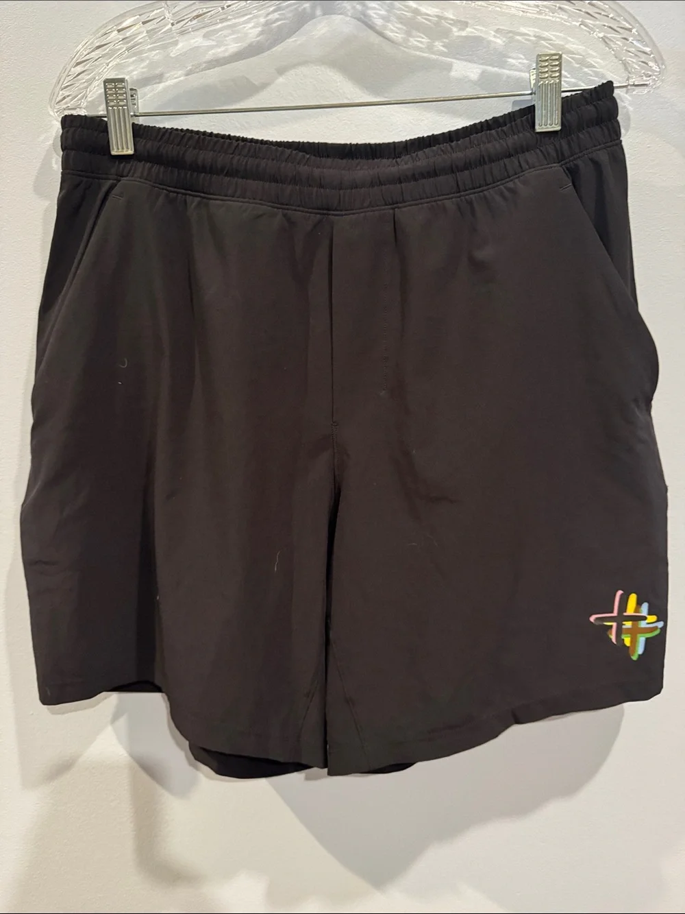 Lululemon Men’s black athletic Breaker shorts Large